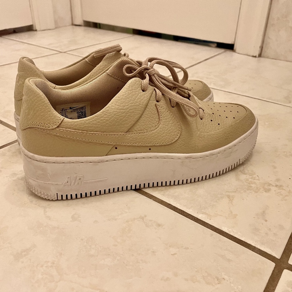 Women's Nike Air Force 1 Sage Low 2 shoes, 'Desert Ore' color